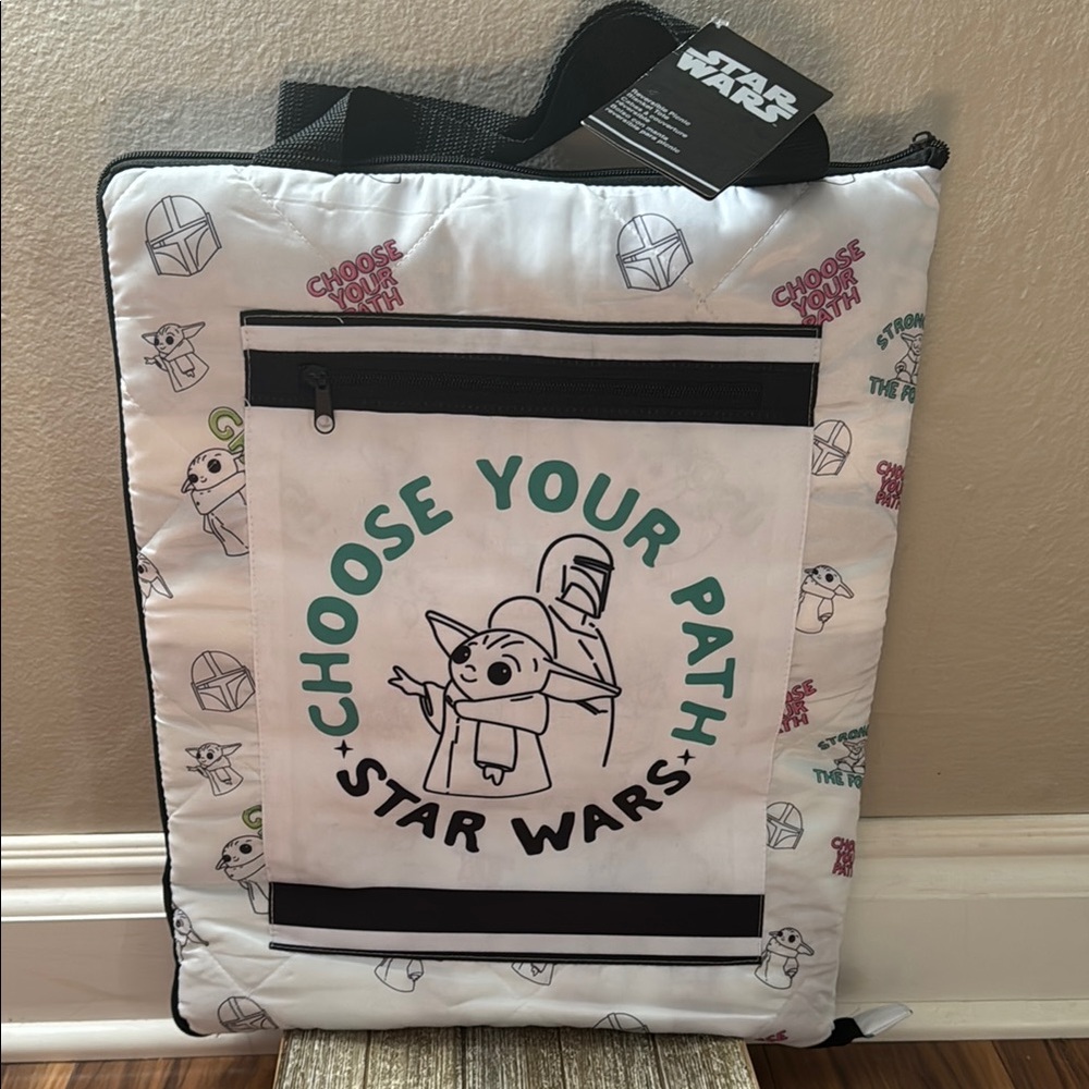 NWT Star Wars Reversible Blanket Tote **Zipper Pull Missing still Functional**